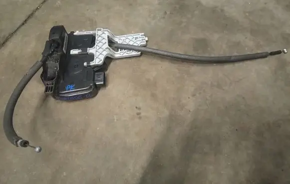 KIA Sportage Front door lock