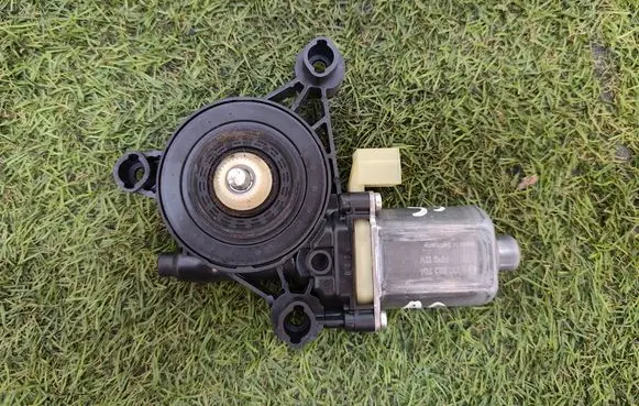 Front door window regulator motor
