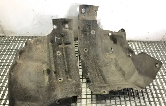 Front wheel arch liner splash guards