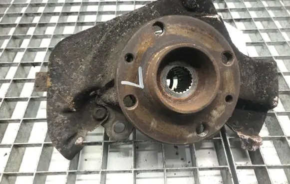Fiat Linea Front wheel hub spindle knuckle 