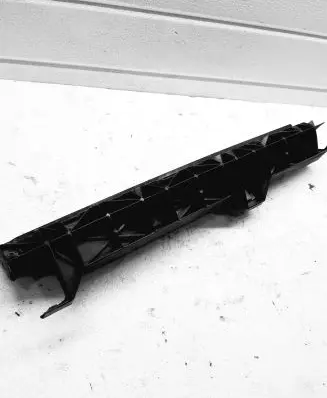Mitsubishi Grandis Front bumper mounting bracket OY9VO