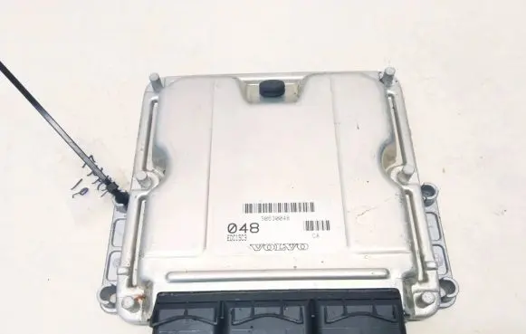 Volvo S40, V40 Engine control unit/module 0281010441 hom8200065996
