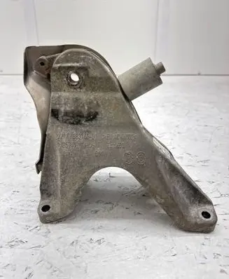 BMW 4 F36 Gran coupe Engine mounting bracket 6883144