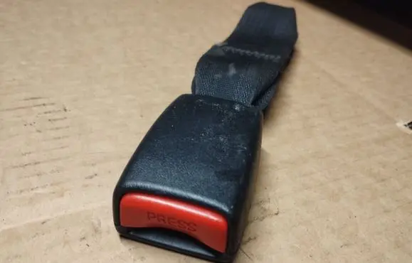 Chrysler Sebring (ST-22 - JR) Rear seatbelt buckle