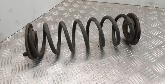 Volkswagen Golf VII Rear coil spring