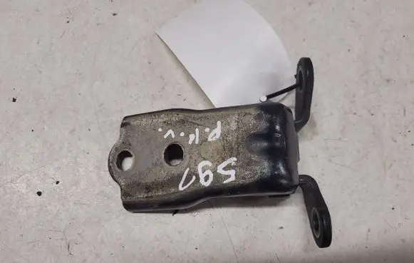 Chevrolet Captiva Front door upper hinge