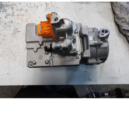 Renault Zoe Air conditioning (A/C) compressor (pump) 926005749R 0422001560 09D02640