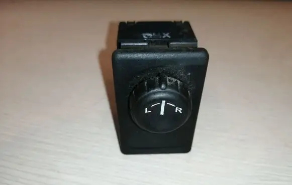 Wing mirror switch