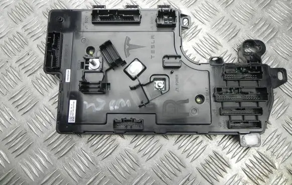 Tesla Model 3 Comfort/convenience module 110034000H