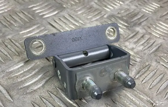 SsangYong Korando Tailgate/trunk/boot hinge