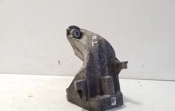 Mercedes-Benz CLS C218 X218 Engine mounting bracket A6512230004