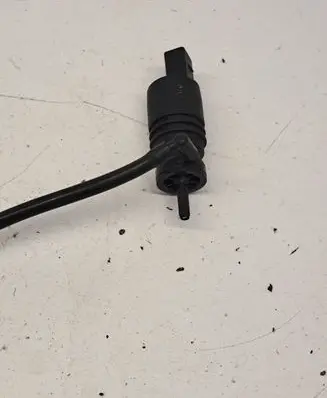 Volkswagen PASSAT B7 Windscreen/windshield washer pump PA66BGF30