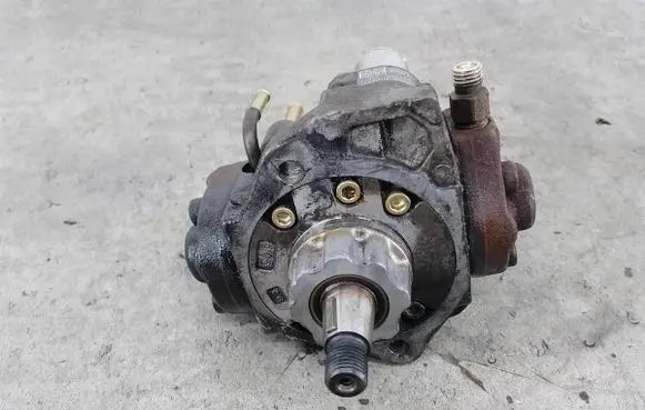 Toyota Corolla Verso E121 Fuel injection high pressure pump 221000G010
