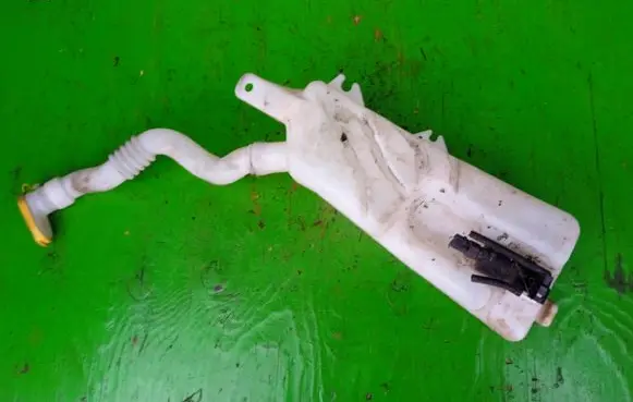 Renault Modus Windshield washer fluid reservoir/tank