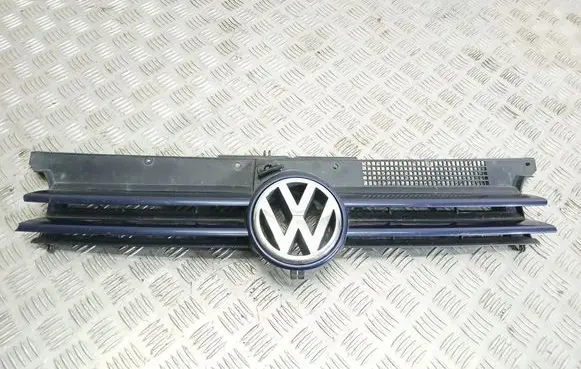 Volkswagen Golf IV Front bumper upper radiator grill