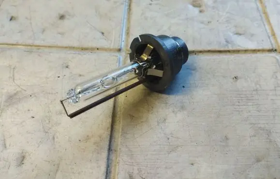 Mazda 3 I Xenon bulb 66240 353742 3537428661