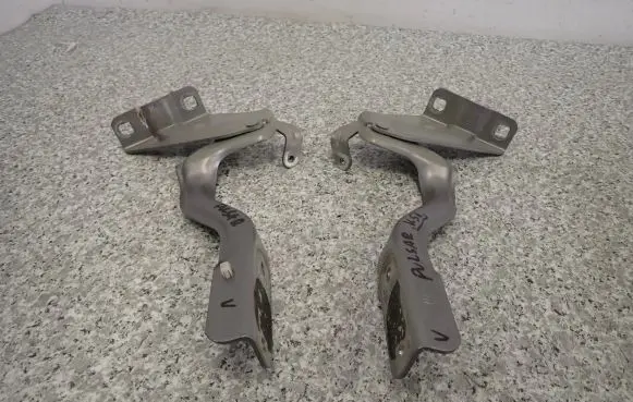 Nissan Pulsar Engine bonnet/hood hinges