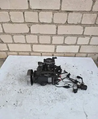 Volkswagen Golf III Fuel injection high pressure pump 046049413