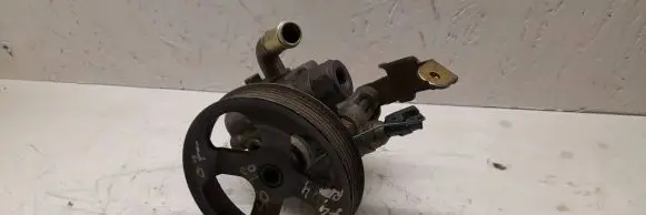 Toyota Corolla Verso AR10 Power steering pump