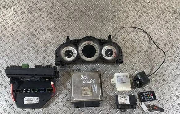 Mercedes-Benz C W204 Engine control unit/module ECU A6519007401 A2129005812 A2049009004
