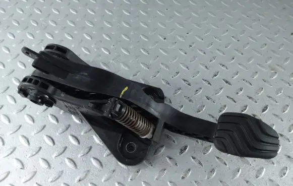 Dacia Sandero III Clutch pedal 465409712R 465404988R 465039787R