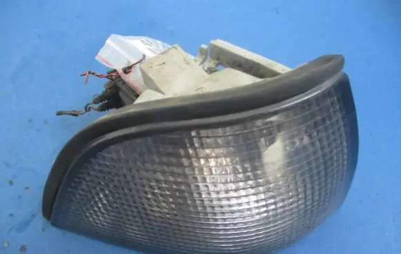BMW 3 E30 Front indicator light 01-444-1505R-Y