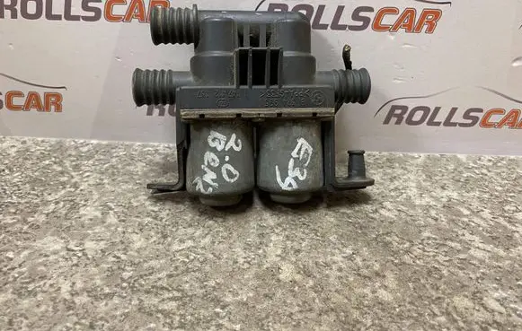 BMW 5 E39 Coolant heater control valve 8374995 1147412137