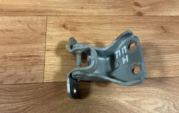 Mercedes-Benz ML W163 Front door lower hinge 