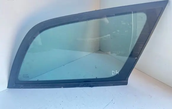 Toyota Avensis T220 Rear side window
