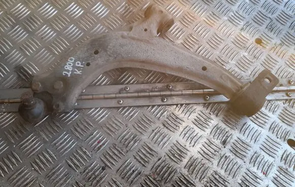 Citroen Xsara Picasso Front lower control arm/wishbone
