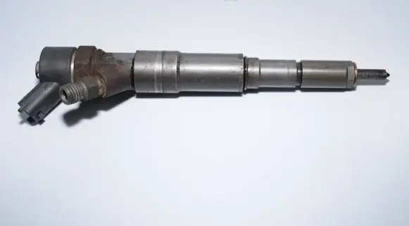 BMW 7 E38 Fuel injector 0445110028 2354000