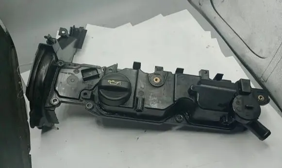 Peugeot 308 Rocker cam cover M06042A190