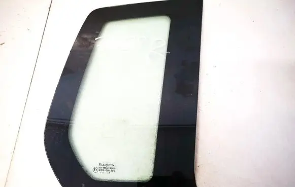 Mazda 2 Rear side window