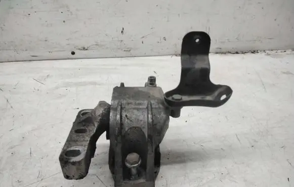 Volkswagen Golf V Engine mount bracket 1K0199262