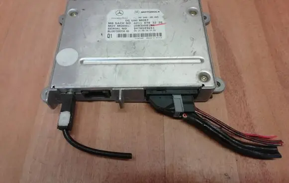 Mercedes-Benz R W251 Bluetooth control unit module A2118703226 A2118702726 A2118703926