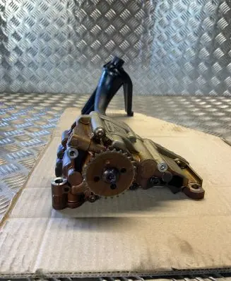 BMW 5 E60 E61 Oil pump 7551004