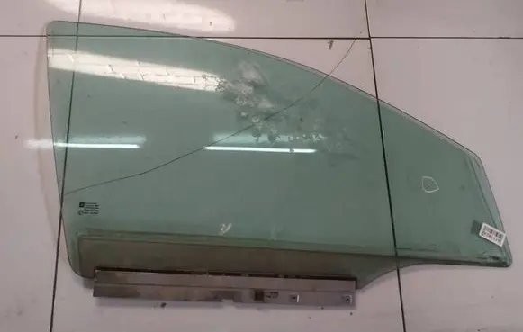 Opel Astra H Front door window glass four-door AS2