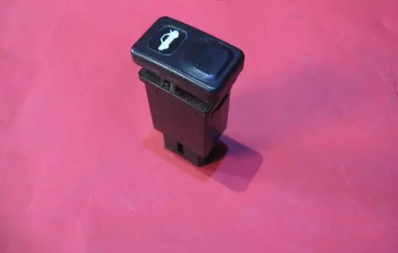 KIA Sportage Tailgate/boot open switch button 970513