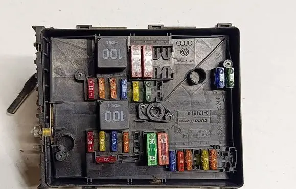 Volkswagen Scirocco Fuse module 1K0937629AS8 1K0937629A