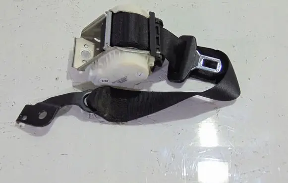Mercedes-Benz E W212 Middle seatbelt (rear) 