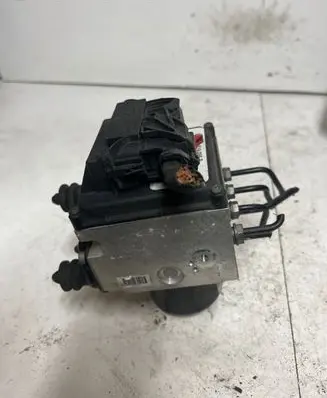 Volkswagen PASSAT B6 ABS Pump 3C0614095P 16332401 16332501A