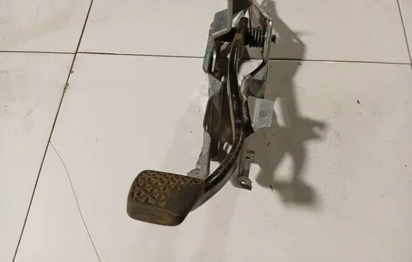 Opel Astra G Clutch pedal 