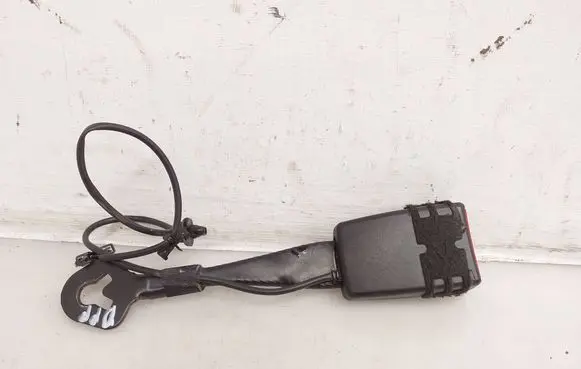 Front seatbelt buckle