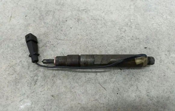 Volkswagen PASSAT B5 Fuel injector 028130201SBOSCH