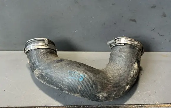 Audi Q7 4L Intercooler hose/pipe 7L6145972E