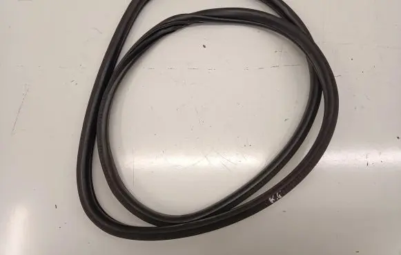Rear door rubber seal (on body)