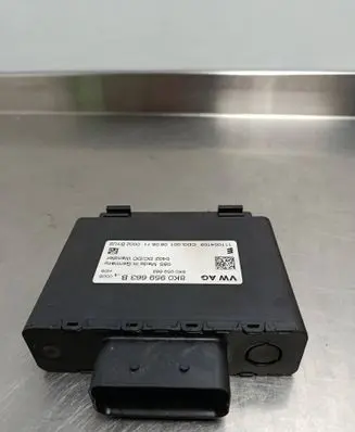 Audi A5 8T 8F Voltage converter/converter module 8K0959663B 111004109 8K0959663