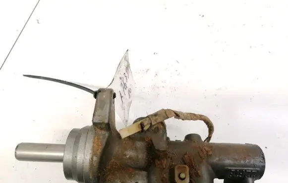 Volkswagen Golf V Master brake cylinder