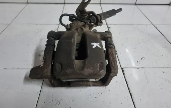 Volkswagen Jetta V Rear brake caliper