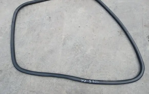 Ford Mondeo MK V Front door rubber seal